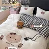 Estilo fresco y sencillo, juego de ropa de cama de cuatro piezas bordado de toalla de algodón lavado, funda de edredón de algodón puro, juego de sábanas de tres piezas para dormitorio de estudiante