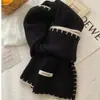 Bufanda nueva de lana mezclada estilo navideño en color rojo con exquisita costura de borde, versátil para parejas y mujeres