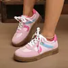 2026 Novos Sapatos Brancos Femininos Planos Leves Respiráveis Sapatos de Treino Alemães Versáteis Moda Casual Estilo Simples Sapatos Esportivos