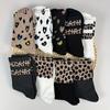 Calcetines de Moda Trendy a Rayas y Estampado de Leopardo Lindos en Toda la Superficie para Otoño e Invierno, Longitud Media, Antibacterianos 7A, Populares Transfronterizos para Mujer