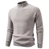 Nueva colección Otoño/Invierno 2026: suéter de cuello alto medio para hombre, top de punto, capa base ajustada moderna y versátil para hombres jóvenes
