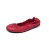 Bailarinas talla grande 40-42 para comercio exterior, modelo nuevo de otoño de piel de oveja, punta redonda, lazo, suela suave, zapatos tipo rollito de huevo para casa