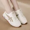 Sapatos Femininos de Tamanho Grande para Travessia de Fronteira Primavera e Outono Novos Sapatos Esportivos de Couro Estilo Coreano Feminino Sola Grossa Casual Sola Macia Sapatos de Corrida Estilo Pai