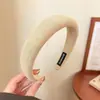 Linda diadema de felpa de dibujos animados para mujer, especialmente diseñada para lavarse la cara y aplicar mascarillas faciales, diadema de corona alta, lista para fotos, crea una atmósfera elegante