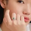 Anillo de Plata de Ley S925 Estilo Bosque Ramas y Hojas Verde Tierno para Mujer Moda Elegante Retro Lujo Accesible Anillo de Circonita Colorida