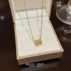 Moda Lujo Ligero Versátil Colgante de Cintura Pequeña Zirconia Microincrustada Cadena Corta para Clavícula Elegante de Alta Gama Acero de Titanio Collar para Mujeres