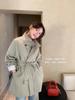 Estilo Novo Primavera e Outono 2026 Petite Outono Profundo Casual Coreano Estilo Hepburn Trench Coat Cáqui para Mulheres