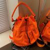 Bolso de relajación para mujer, nuevo bolso bandolera de lona versátil de otoño e invierno 2024, bolso tipo cubo portátil popular de este año
