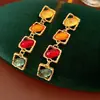 Aretes Redondos con Tachuelas de Diamante Cuadrado y Cadena Plateada, Cadena de Suéter Estilo Corte Vintage Francés, Exquisito Juego de Joyería de Alta Gama