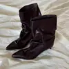 Botas de tornozelo retrô de bico fino com salto gatinho e cano largo, novas da moda outono/inverno 2026, botas curtas de cano médio para mulheres
