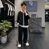 Ropa para Niños Niños Conjunto de Abrigo Otoño 2026 Estilo Nuevo Niños Medianos y Grandes Estilo Primavera y Otoño Deportivo Guapo Moda de Otoño Moderno