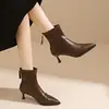 Botas de Cano Curto Femininas Bico Fino Stiletto Estilo Francês 2026 Novas Botas Versáteis Estilo Britânico Emagrecedoras para Saias Elegantes da Moda