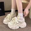 Zapatos de papá populares que aumentan la altura, nuevo tacón alto para combinar con todo, tenis de plataforma muffin pequeños altos, entrega de una pieza para mujer