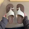 Pantuflas de Color Sólido Estilo Coreano con Punta de Tanga para Mujer, Nuevas Sandalias Romanas Planas Casuales para Primavera y Verano 2026