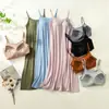 Um Novo Estilo de Camisola de Viscose para Primavera, Verão e Outono, Apresentando Cor Sólida, Design com Bojo Integrado, Caimento Solto, Confortável para Usar em Casa e Adequado para Usar na Rua