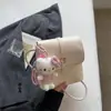 Bolso bandolera para mujer, nuevo modelo primavera 2026, bolso cuadrado pequeño de nicho rosa repujado, lindo, exquisito, moderno, versátil, para teléfono
