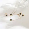Moda Europea y Americana Flor de Cinco Hojas Flor de Nácar Colgante Collar de Acero de Titanio Incrustado de Diamantes para Mujer Nicho Lujo Accesible Collar Clavícula Pétalo