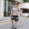 Conjunto de Verão para Meninos 2026 Novo Estilo Conjunto de Duas Peças Tie-Dye de Manga Curta para Crianças Roupas Casuais para Bebês Roupas Infantis da Moda