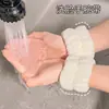 Promoción de Fábrica Cinta para la Cabeza para Lavado Facial Correa de Muñeca de Terciopelo Coral Correa de Muñeca para Lavado Facial de Venta Caliente Protector de Muñeca Anti-Salpicaduras y Anti-Humedad