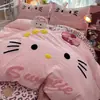 Conjunto de Quatro Peças Bordado de Toalha de Algodão Nuvem Estampa de Leopardo Série Gatinho Fofo Macio Amigo da Pele Uso Doméstico Lavável à Máquina Conjunto de Roupa de Cama