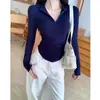 Essencial que valoriza a silhueta! Blusa feminina de outono, justa, de manga longa, com zíper parcial, acinturada e barra irregular