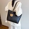 Nova bolsa feminina transfronteiriça, bolsa versátil de grande capacidade para o dia a dia, bolsa tote nicho estilo coreano, bolsa de ombro de alta qualidade