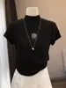 Camiseta de manga corta de algodón puro para mujer con hombro normal y cuello medio alto, nuevo estilo 2026, moderna y estilizada, perfecta para usar en capas a principios de otoño