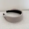 Faixa de Cabeça de Pelúcia de Aba Larga de Alta Qualidade para Mulheres Outono e Inverno 2025 Elegante e Fashionável Acessórios de Cabelo Diários