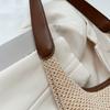 Bolsa de design vazado nicho para mulheres 2024 nova moda bolsa de ombro de palha versátil bolsa de palha trançada para axila
