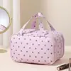 Bolsa de Mão de Couro de Bolinhas com Três Camadas Bolsa de Maquiagem de Alto Valor Bolsa de Higiene Pessoal de Grande Capacidade Bolsa Portátil à Prova d'Água para Armazenamento de Produtos de Skincare