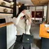 Elegante y sofisticada camiseta base de punto con cuello en V para mujer, nuevo estilo otoño/invierno 2026, se puede usar como capa interior o como top