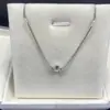 Pingente de colar de moissanita de aço titânio de corpo inteiro, diamante quadrado pequeno de quatro garras, corrente de clavícula, corrente de pescoço simples de um único diamante para mulheres, presente