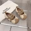 Sapatos Confortáveis de Solado Macio para Bebês Recém-Nascidos com Boca Rasa Novo Estilo Outono 2025 Sapatos Individuais Estilo Britânico Sapatos de Princesa para Meninas