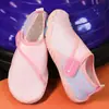 Nuevos zapatos de saltar para niños, zapatillas de entrenamiento integrales, de suela blanda, ligeros, antideslizantes, para fitness en interiores, para estudiantes de primaria, adecuados tanto para niños como para niñas