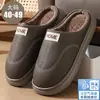 Pantuflas de algodón para hombre, de cuero, cerradas, impermeables para invierno, de suela gruesa, antideslizantes, forradas de felpa, cálidas, para interior