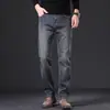 Jeans de invierno franceses para hombre, marca importada de alta gama, pantalones casuales versátiles de corte recto slim-fit para negocios, nuevo estilo 2026
