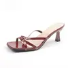Sandalias Romanas Cuadradas Abiertas de Tacón Alto Fino de Verano 2025 Estilo Nicho Versátiles para Mujer, Chanclas
