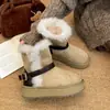 Botas de neve grossas com veludo interno, que aumentam a altura, antiderrapantes, com sola grossa, para mulheres, novo estilo 2026, quentes para o inverno, botas de algodão com pelo do Nordeste