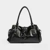 Bolso almohada de gran capacidad con tachuelas, moda europea y americana transfronteriza, bolso de mano para carreras, bolos, motocicleta, bolso de hombro cruzado para mujer