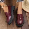 Novos Mocassins Redondos Estilo Britânico Outono 2026 para Mulheres, Sapatos de Couro da Moda com Salto Grosso, Sapatos de Salto Baixo Tamanho Grande