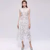 Fonte de mercadorias para e-commerce transfronteiriço: Vestido de verão formal de renda estilo francês com ombros de fora e laço na cintura, comprimento médio