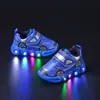 Al por mayor Zapatillas Luminosas Nuevas de Dibujos Animados para Niños Primavera y Verano para Niños Pequeños y Medianos Zapatillas Luminosas con Velcro Zapatos Casuales