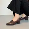 Em estoque, confortáveis para os pés, sapatos pequenos de couro com bico quadrado para mulheres, novo estilo Outono 2026, mocassins de salto grosso, sapatos de salto alto slip-on
