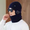 Gorro de Lana Cálido para Hombre Otoño e Invierno Nuevo Cruzado Europeo y Americano Casual Protección para Orejas Gorro para el Frío Gorro de Punto Bufanda Conjunto de Dos Piezas