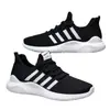 Moda nuevo par Zapatos de malla para hombre estudiantes mujer huecos cómodos antideslizantes puesto de comercio exterior venta al por mayor casual zapatos coreanos