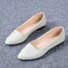 Estilo Novo Primavera e Outono Sapatos Preguiçosos Casuais Sapatos de Vovó Femininos 2026 Versão Coreana Bico Fino Boca Rasa Solado Macio Mocassins Planos