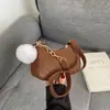 Bolsa Feminina Casual Tendência Comércio Exterior Bola de Pelo 2024 Fresca Retrô Bolsa de Ombro Moda Elegante Estilosa Pequena Quadrada