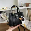 Bolso de mano pequeño transfronterizo para mujer, nuevo bolso de hombro texturizado de moda de verano 2026, bolso cruzado tipo cubo para el trabajo