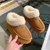 Nuevas botas de invierno 2026, de moda y versátiles para mujer, con suelas gruesas, forro de felpa y acolchado extra para abrigar, perfectas para usar al aire libre como pantuflas de algodón de moda.