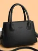Bolso de mano vintage de cuero suave transfronterizo para mujer, nuevo modelo 2026, bolso de hombro y cruzado de moda de alta gama de gran capacidad